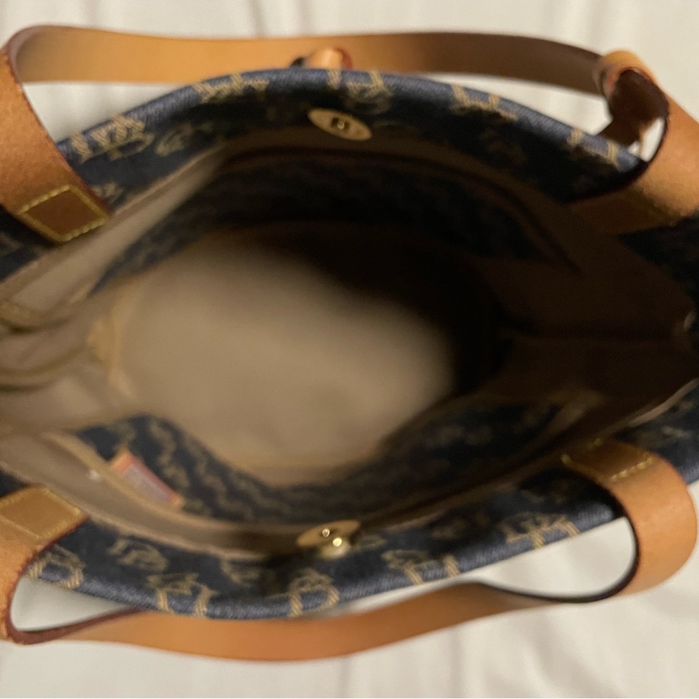 Dooney & Burke Large monogram bucket purse - Picture 4 of 7
